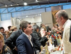 Orrego visitó el stand de San Juan en la Rural de Palermo
