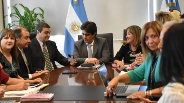 Paritaria docente: el Gobierno presentó una nueva oferta salarial y los gremios responden el lunes