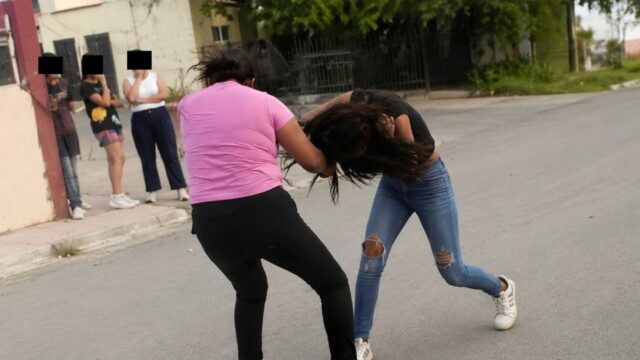 Pelea entre mujeres con piedras, cuchillos y disparos dejó una herida en Rawson