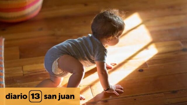 Policías le salvaron la vida a un bebé que cayó dentro de un balde con agua