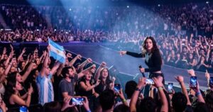 Rosalía generó abucheos en Chile tras un gesto hacia el público argentino
