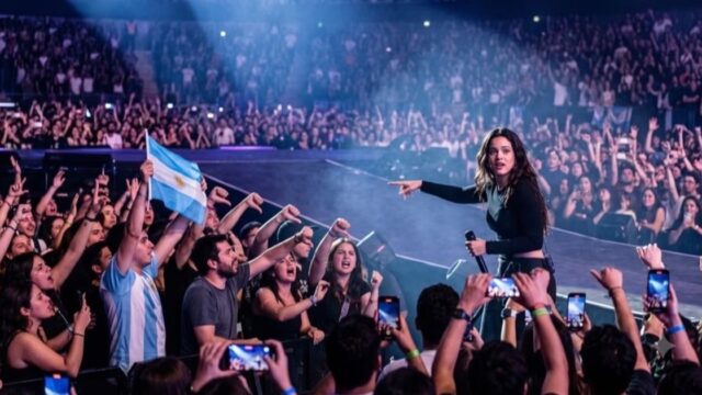 Rosalía generó abucheos en Chile tras un gesto hacia el público argentino