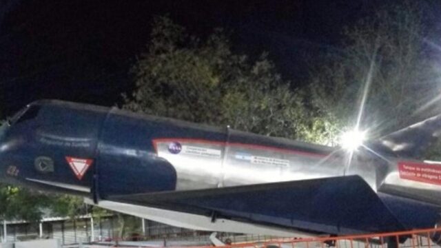 Sarmiento recibe una réplica de la nave Discovery para las vacaciones de invierno