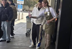 Thiago Almada visitó el santuario de la Difunta Correa en San Juan