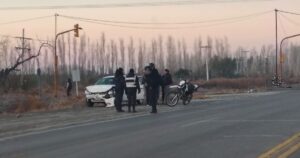 Un auto quedó destruido tras chocar en Ruta 40