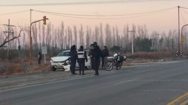 Un auto quedó destruido tras chocar en Ruta 40