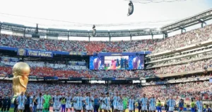 Un senador libertario viajó a EEUU para ver la final del Mundial
