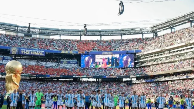 Un senador libertario viajó a EEUU para ver la final del Mundial