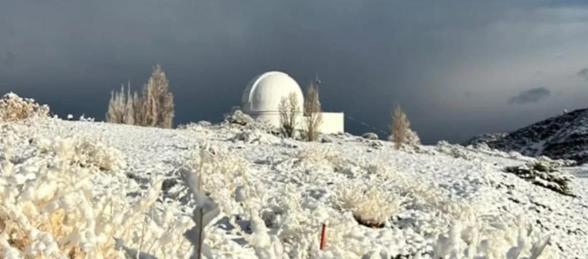 Una intensa nevada cubrió de blanco el Parque El Leoncito en Calingasta