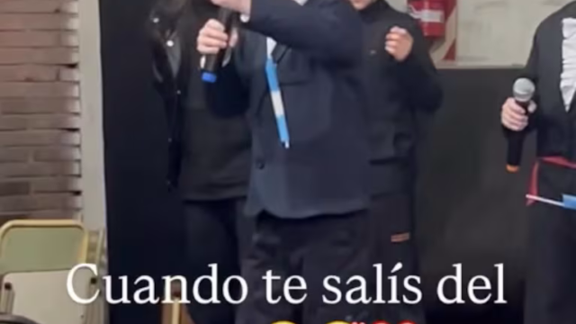 Un alumno sorprendió en un acto por el 9 de Julio al improvisar un apasionado aliento para la Selección argentina