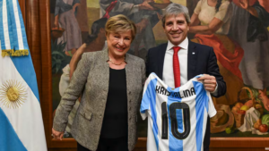 Georgieva destacó la baja de la inflación y las reservas, pero advirtió por el empleo y las pymes
