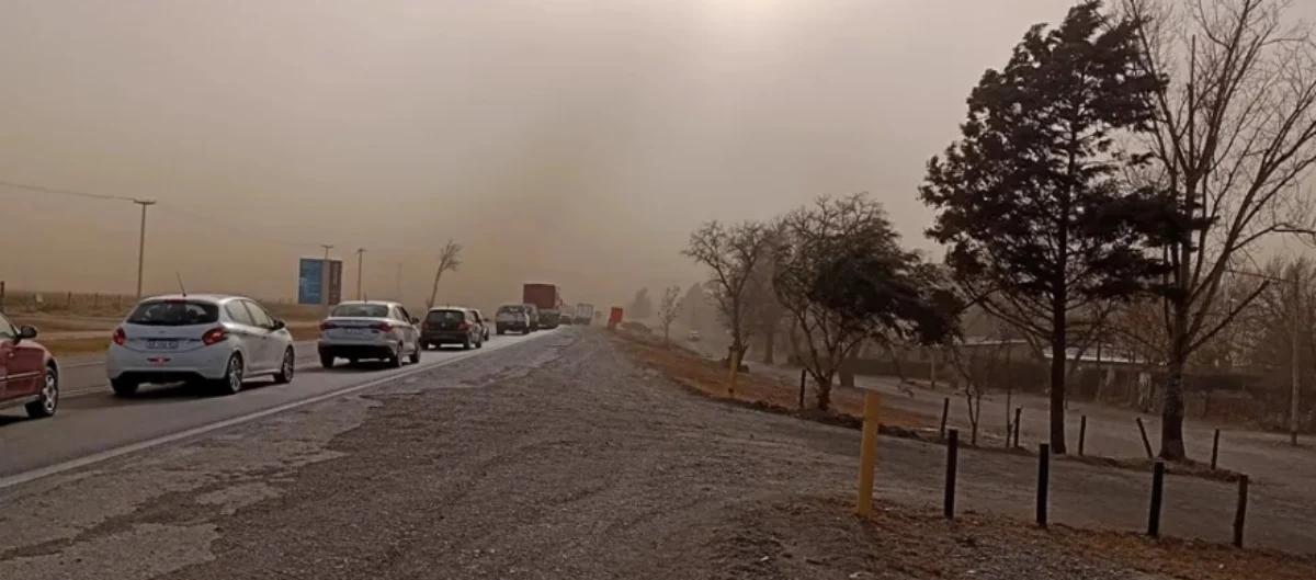 Alerta por viento Zonda en San Juan con ráfagas de hasta 70 km/h