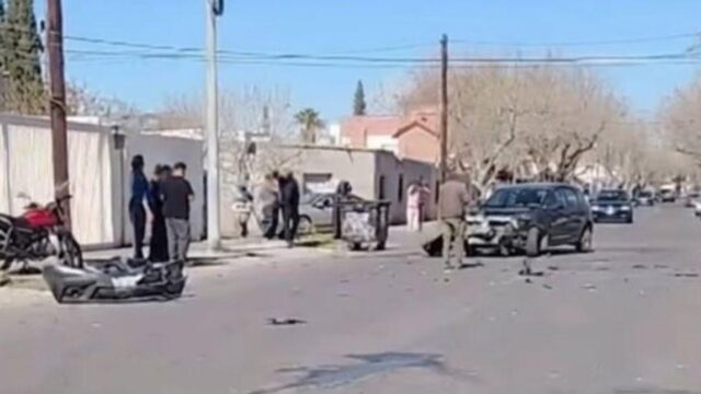 Choque entre dos autos terminó con un vehículo volcado en Capital