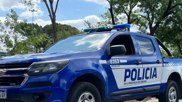 Dos policías detenidos por falso allanamiento en Córdoba