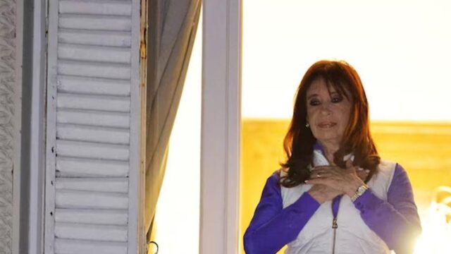 Embargaron el departamento donde Cristina Kirchner cumple arresto domiciliario