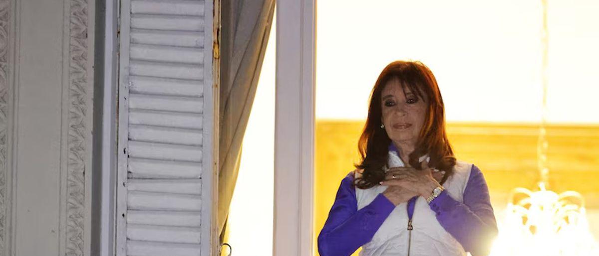 Embargaron el departamento donde Cristina Kirchner cumple arresto domiciliario