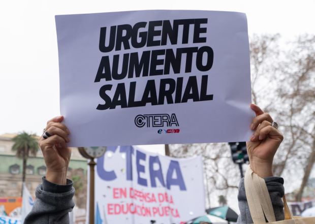 Gobierno y CTERA difieren sobre el acatamiento al paro docente nacional