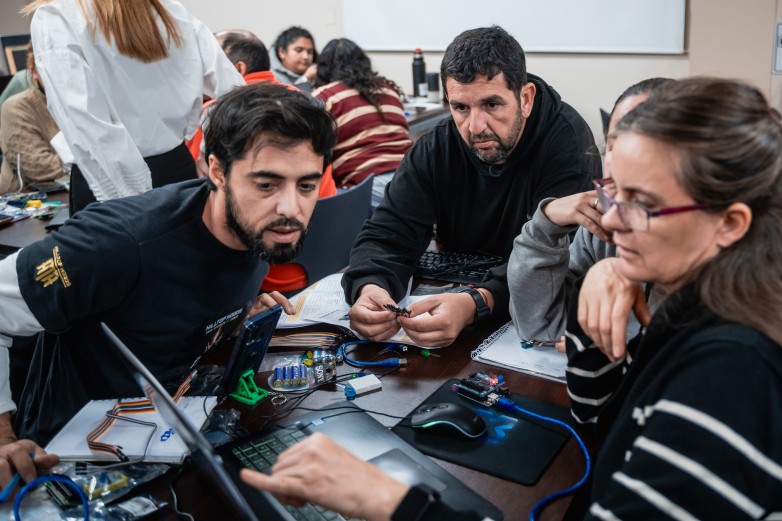 Lanzan Tecnia Lab para innovar en escuelas técnicas