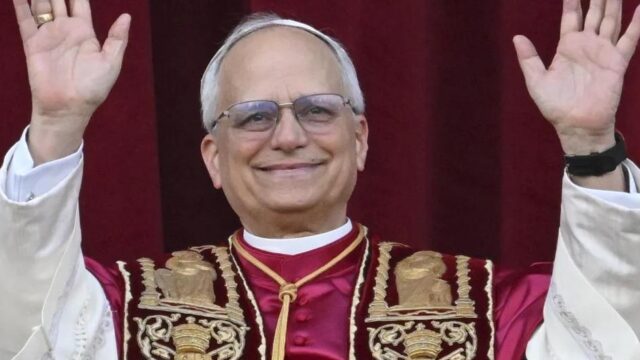 Llega delegación del Vaticano a Buenos Aires