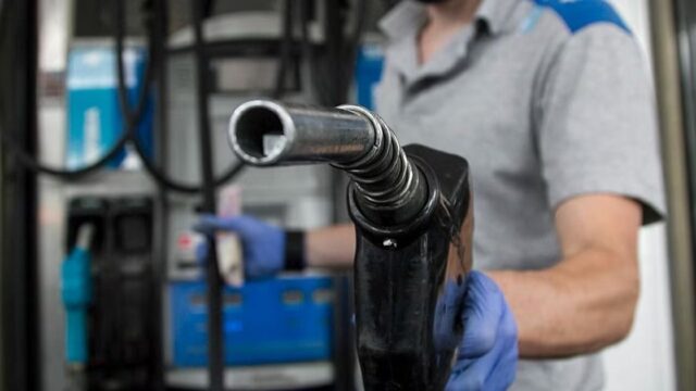Los combustibles subieron más de 550% desde que asumió Milei