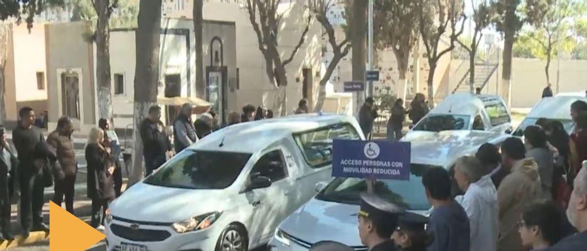 Los cuatro fallecidos en el accidente aéreo de Valle Fértil llegaron al Cementerio de la Capital