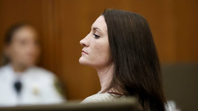 Madre de Duxbury mata a sus tres hijos en EE.UU.