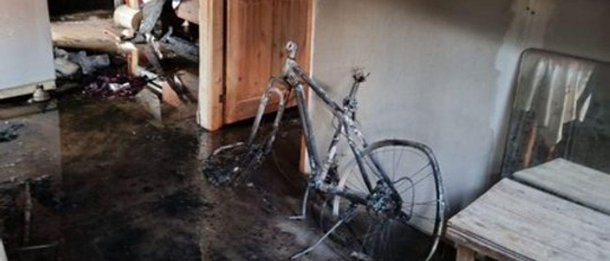 Nietos jugando con fuego provocaron un incendio que arrasó una casa en Chimbas