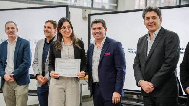 Orrego entrega 350 millones para digitalizar Pymes