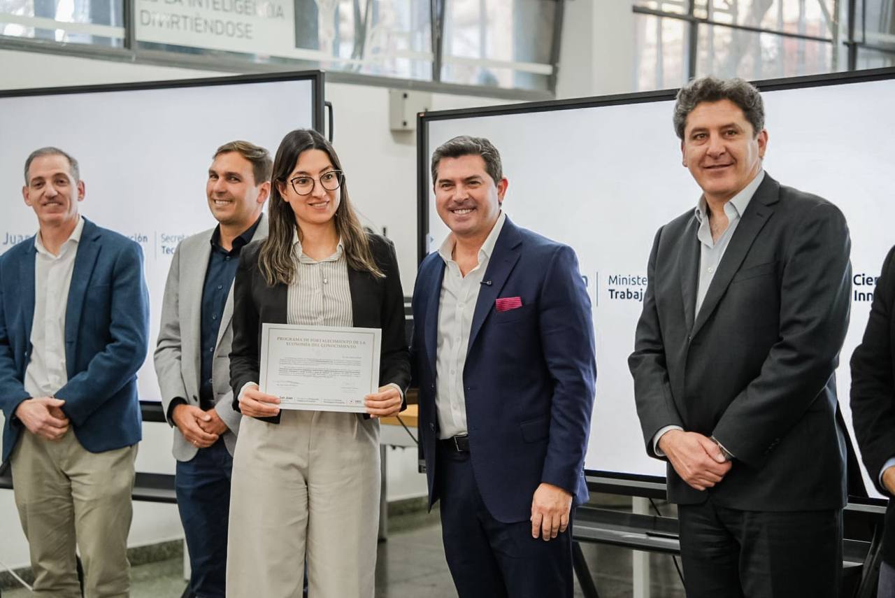 Orrego entrega 350 millones para digitalizar Pymes