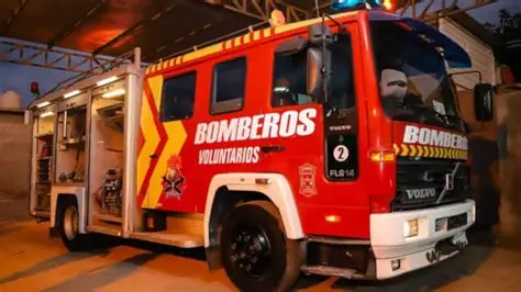 Rescatan a una familia atrapada por un incendio en Rawson