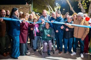 Rivadavia inaugura nuevas veredas y luces LED en La Bebida