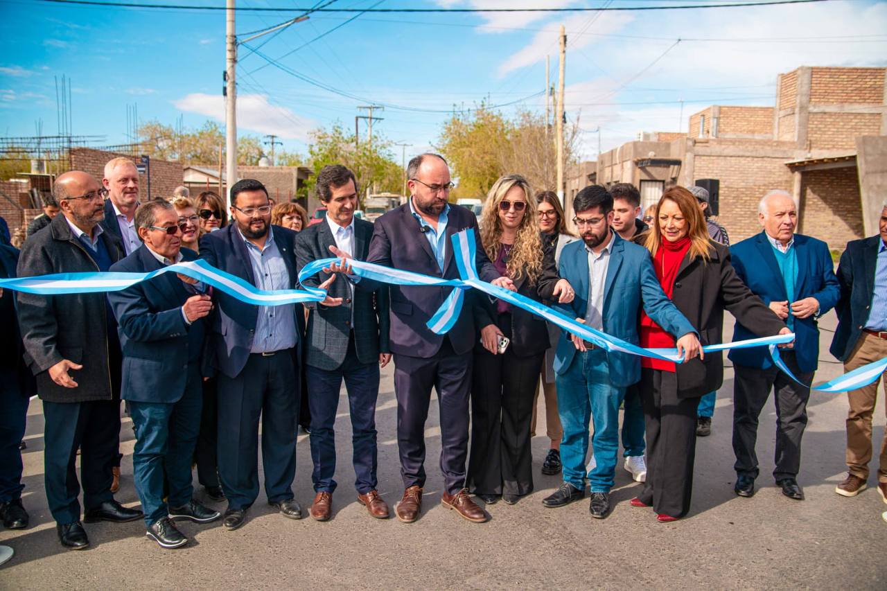 Rivadavia inaugura pavimento en aniversario