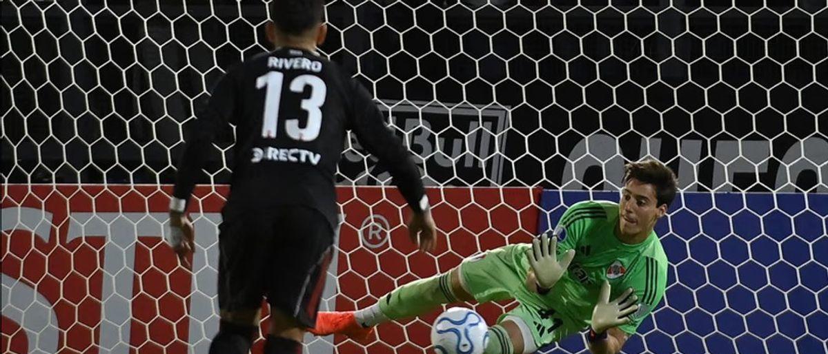 River quedó eliminado tras perder por penales contra Santa Fe