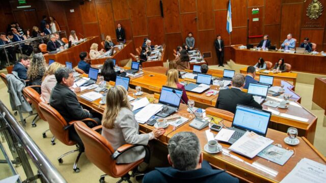 San Juan comprará 50.000 netbooks para estudiantes y docentes