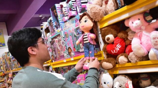 Superhéroes y bicicletas lideran los pedidos para el Día del Niño en San Juan