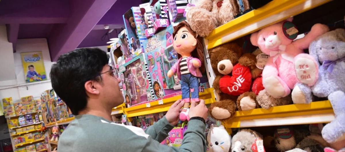 Superhéroes y bicicletas lideran los pedidos para el Día del Niño en San Juan