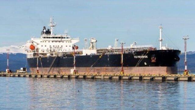 Tierra del Fuego se enoja por amarre de buque petrolero británico