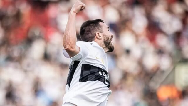 Tim Payne marcó un golazo en su debut con Olimpia de Paraguay
