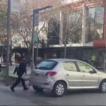 Un auto circuló por la Peatonal sanjuanina y sorprendió a los transeúntes