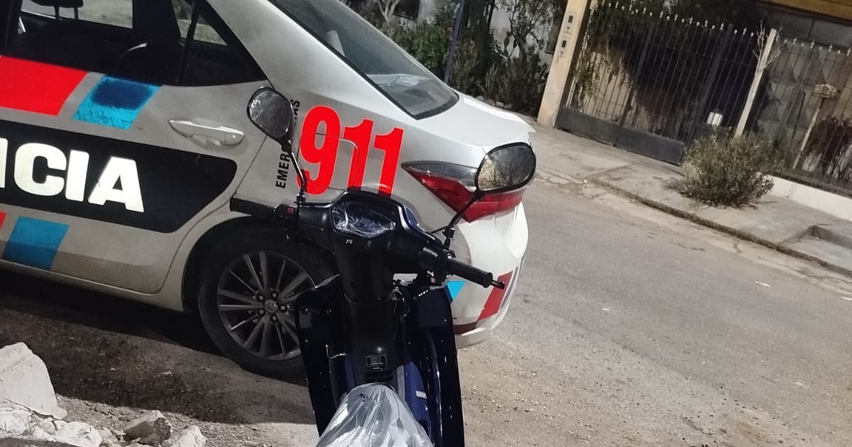 Un menor robó una moto 0KM de una concesionaria y lo atraparon las cámaras