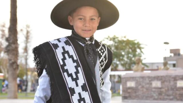 Un nene sanjuanino de 7 años se gana los escenarios cantando folclore