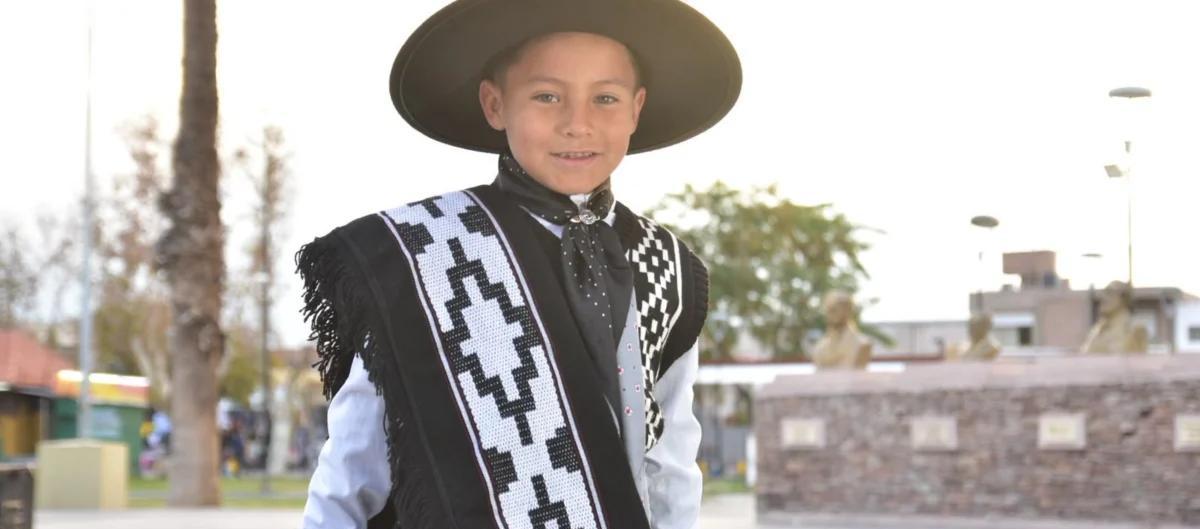 Un nene sanjuanino de 7 años se gana los escenarios cantando folclore