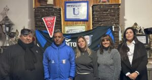 Unión desmintió la renuncia de Algañaraz y admitió deuda con el plantel