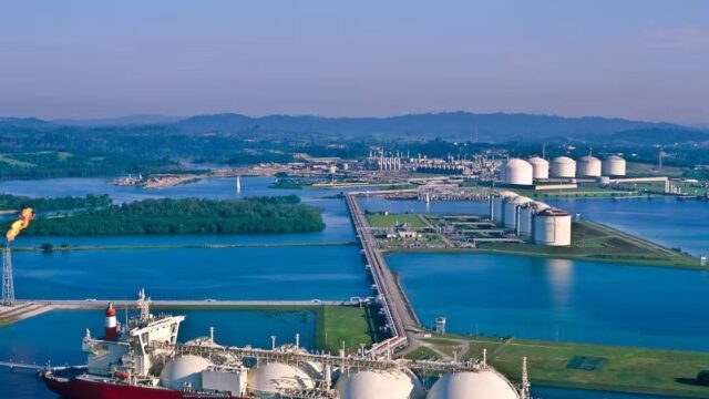 YPF confirmó una inversión récord de US$51.000 millones para exportar GNL