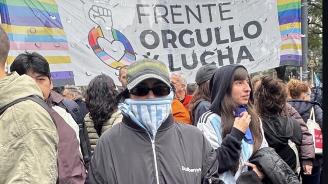 Lali Espósito participó de la marcha frente al Congreso durante el debate por la Ley de Tierras