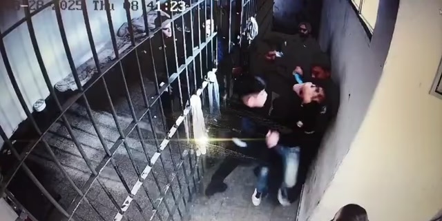 Difundieron el video de la agresión a un preso esposado en la Comisaría 2ª de Concepción
