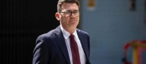 Burnham promete ser implacable sobre Malvinas
