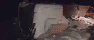 Camión con cal volcó en la Ruta 141