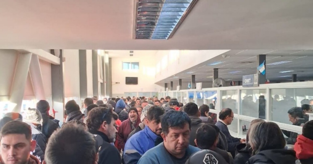 Camioneros denuncian demoras en el Paso Cristo Redentor