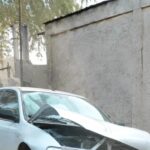 Choque violento deja auto destruido en La Bebida